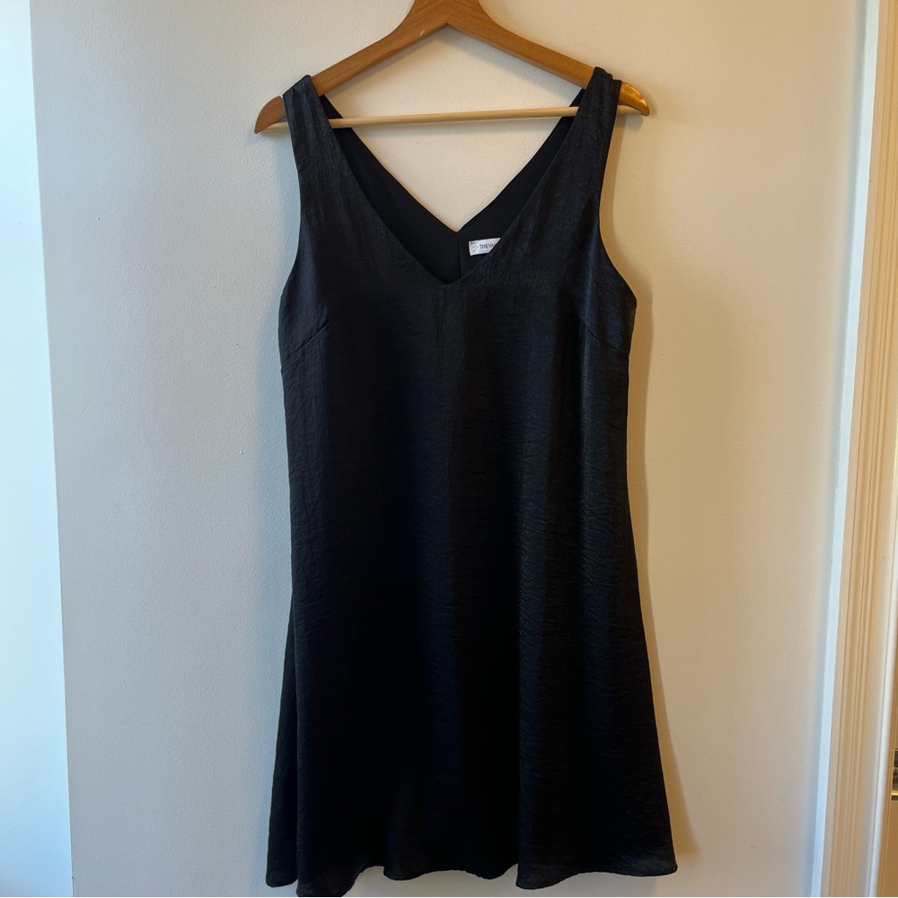 💗MUST GO free ship! Vanity Room Sleeveless Black Shift Dress w/ Sheen - Medium